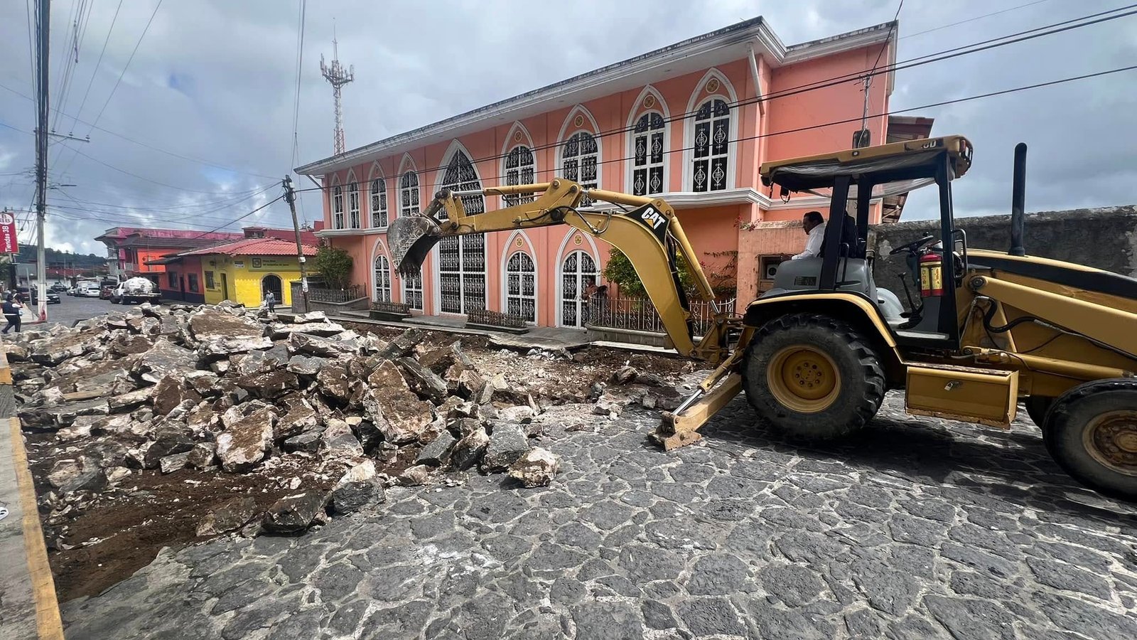Imagen destacada de: dimos inicio a los trabajos de rehabilitación de la Calle Hidalgo en el Centro de nuestro municipio.