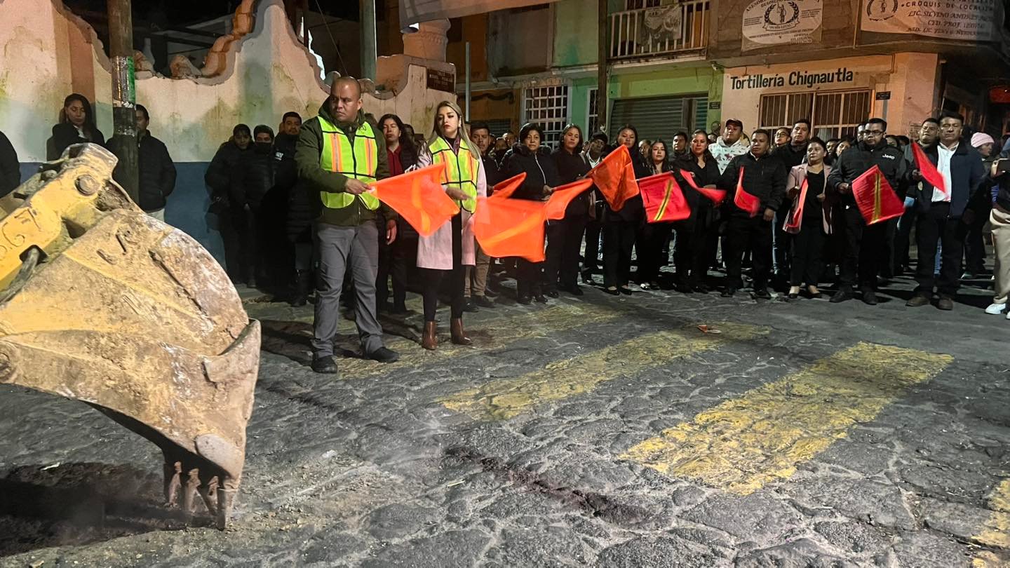 Imagen destacada de: Primer banderazo de inicio de obra para la rehabilitación del empedrado de la Calle Juárez.
