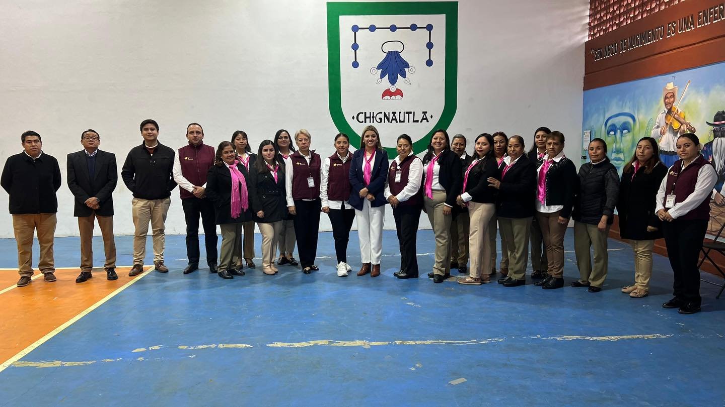 Imagen destacada de: eunión con el DIF Estatal Delegación 04 en compañía de la Delegada Patricia Flores 