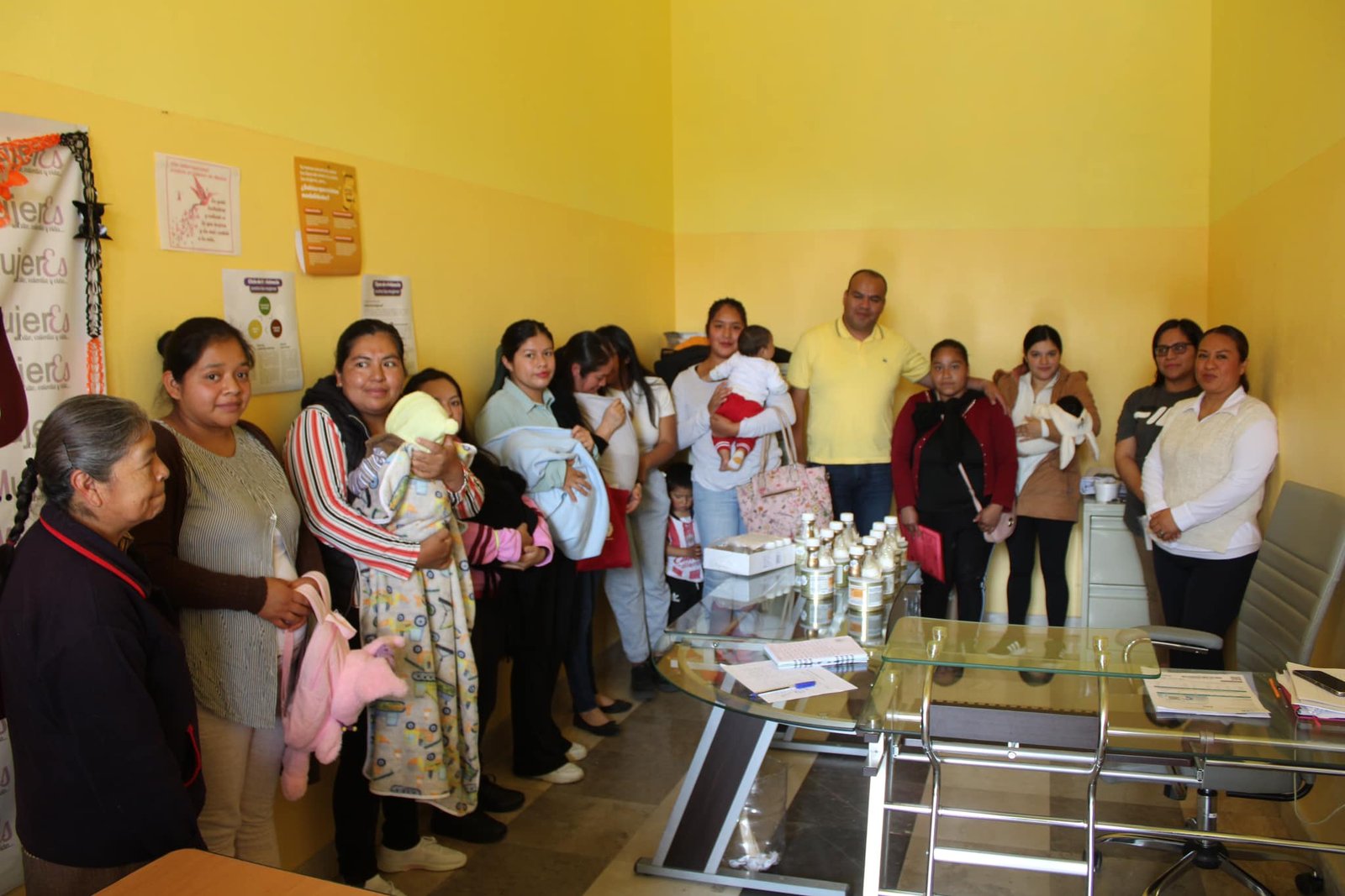 Imagen destacada de: Entrega de 75 paquetes de lactancia para bebés de 0 a 6 meses