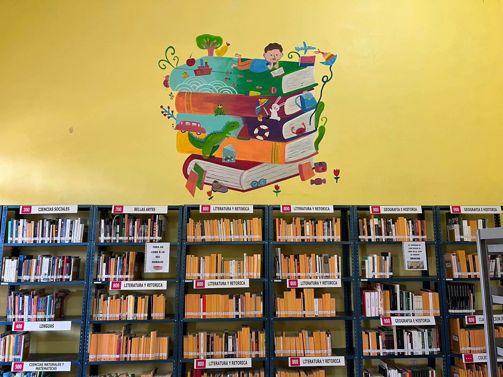 Imagen destacada de: las instalaciones de la Biblioteca Municipal Vicente Lombardo Toledano, se encuentran abiertas