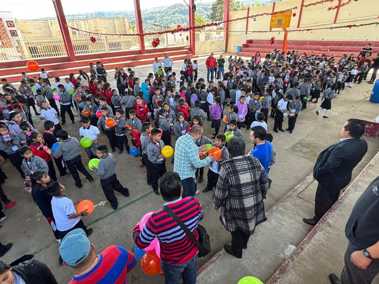 Imagen destacada de: Entrega de juguetes a más de 18 instalaciones educativas