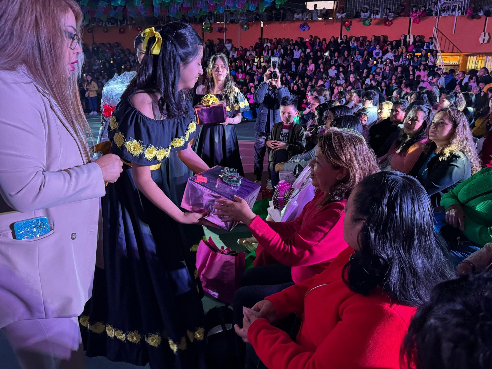 Imagen destacada de: JUAN TORAL, PRESIDENTE MUNICIPAL DE CHIGNAUTLA, PRESENTE EN LOS FESTEJOS DEL DÍA DE LAS MADRES
