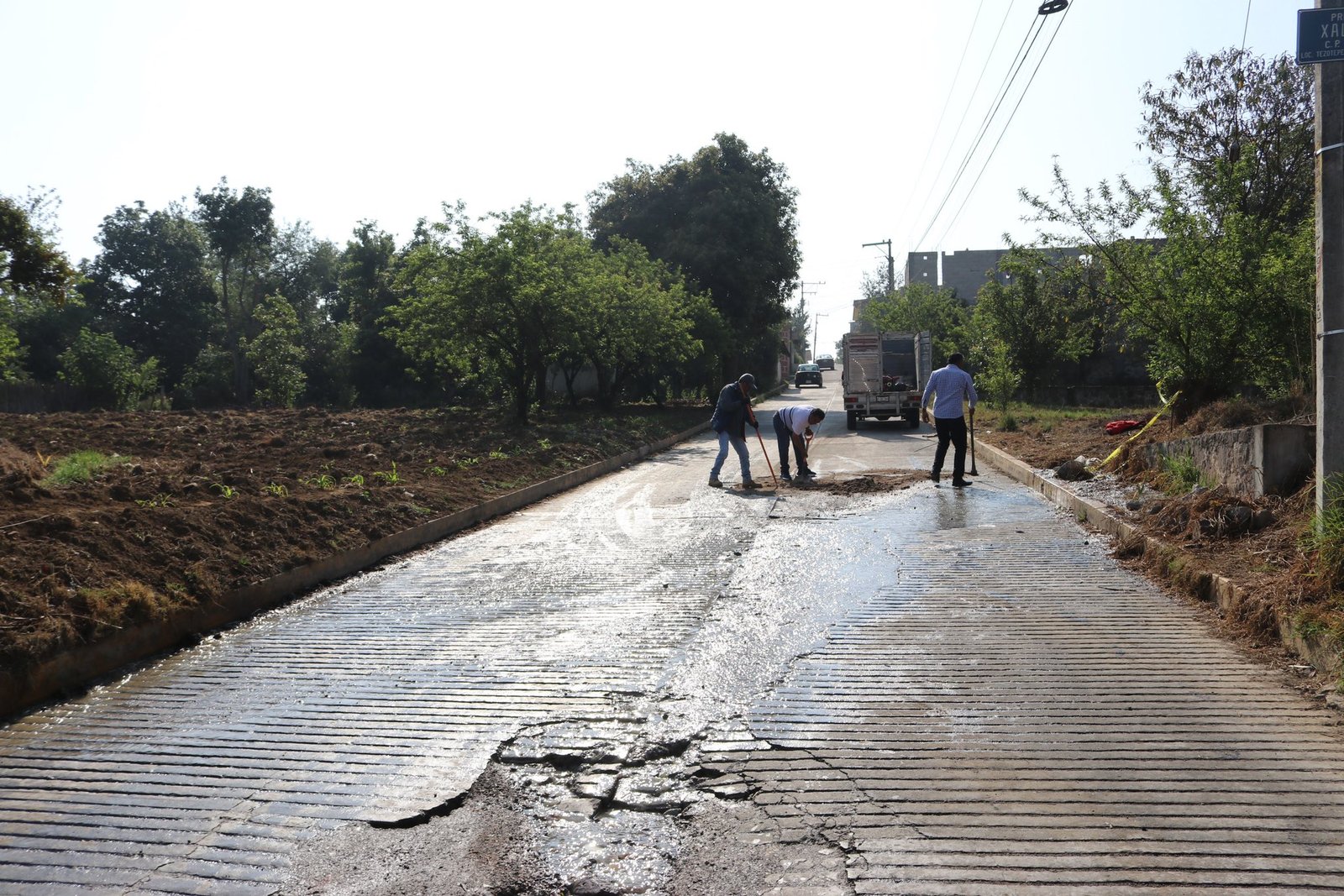 Imagen destacada de:  Trabajos de desazolve de un drenaje y reparación de pavimento