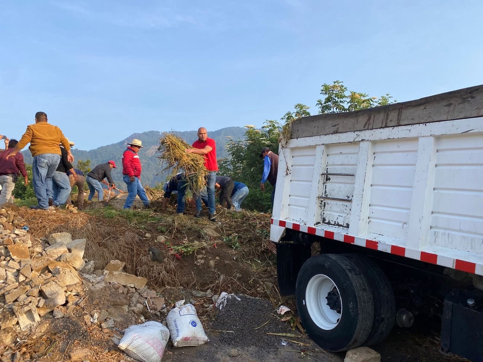 Imagen destacada de: Faena Dominical en el panteón municipal