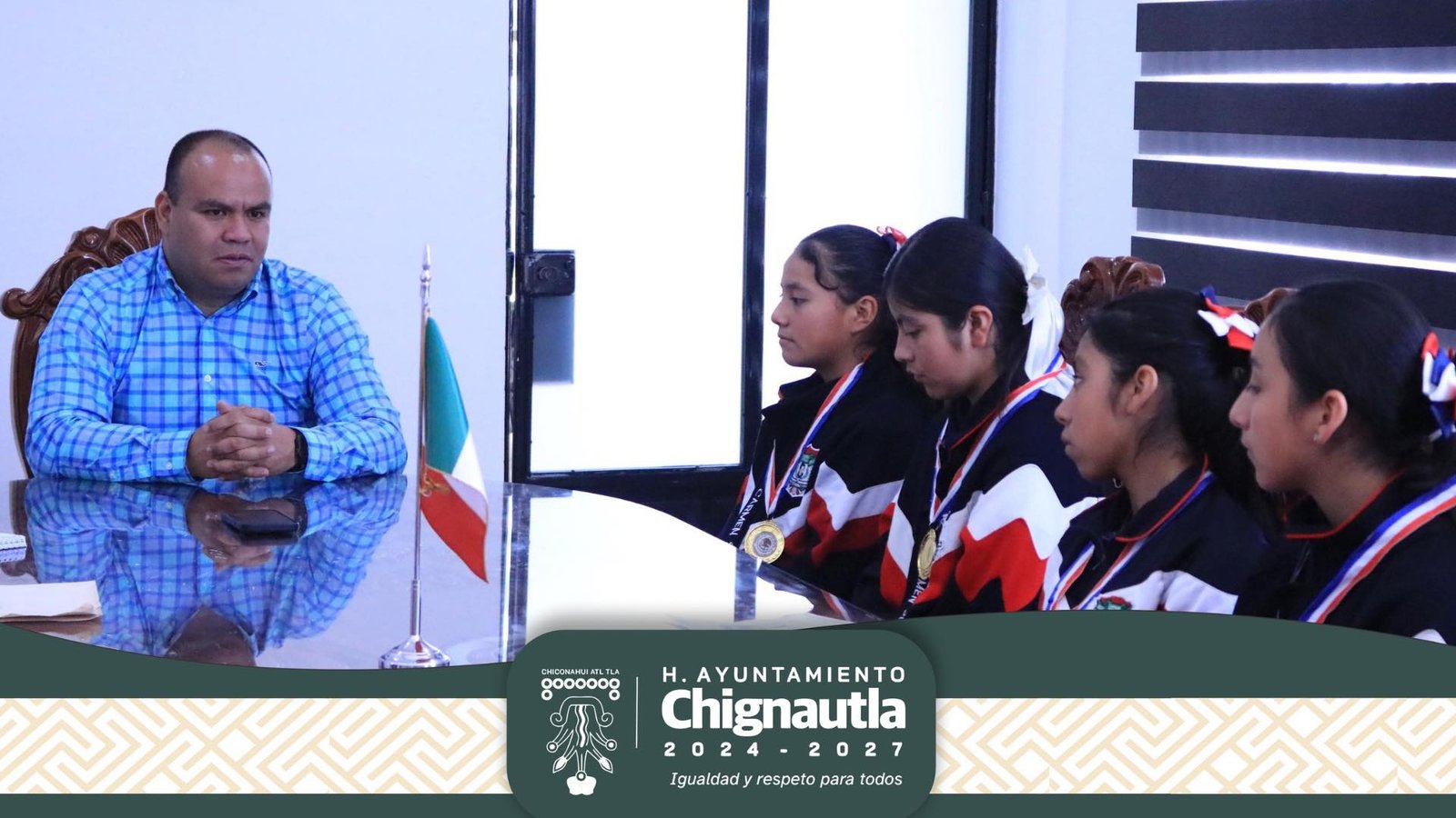 Imagen destacada de: La escolta de la Escuela Primaria Carmen Serdán pone en alto al municipio de Chignautla y la región