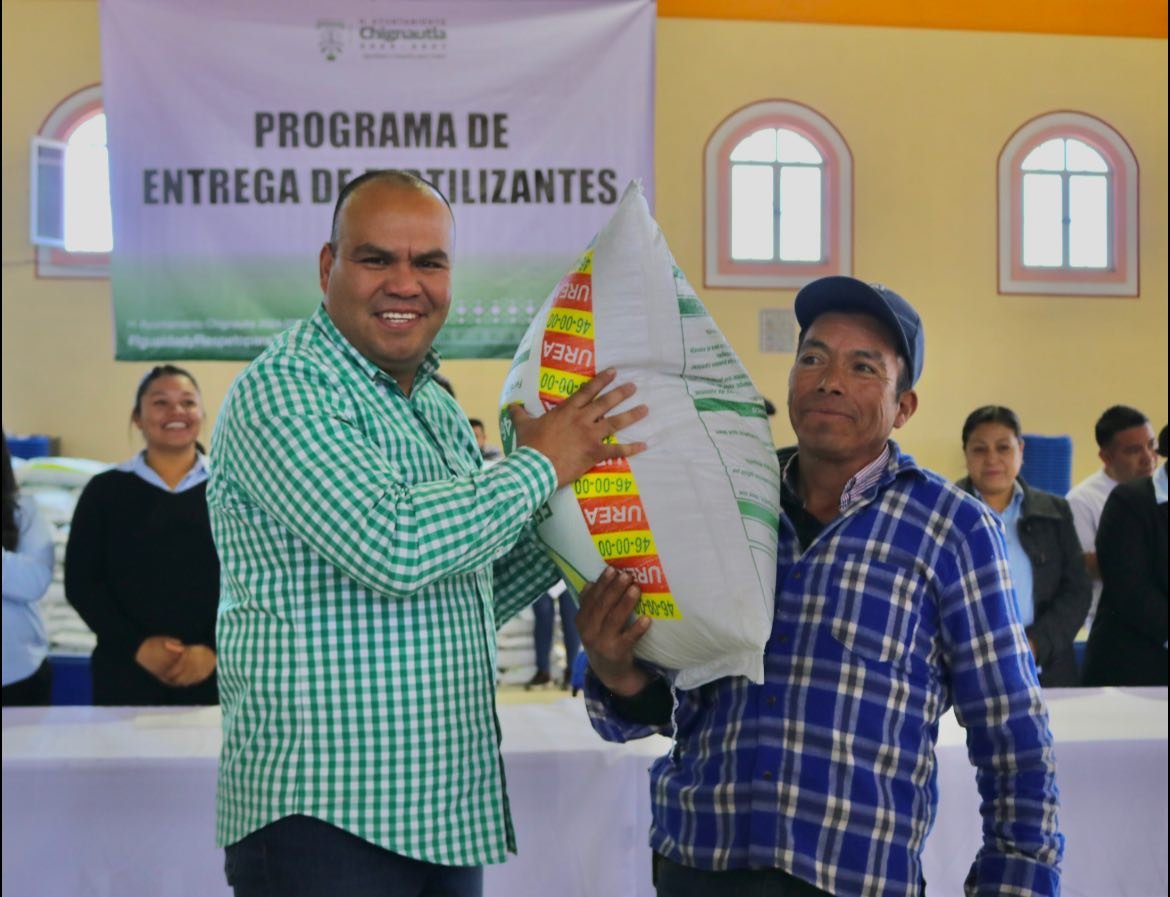 Imagen destacada de: Entrega de fertilizantes de alta calidad a productores del campo Chignauteco